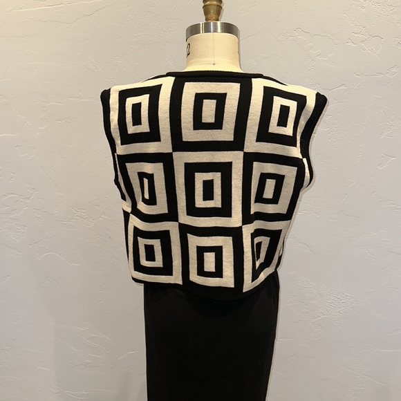 VINTAGE JAEGER BRITISH SWEATER VEST MODERN BLOCK PATTERN Size M - Picture 2 of 9